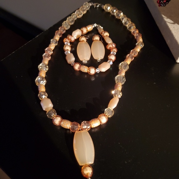 Hand made jewelry and table setting - Picture 6 of 8